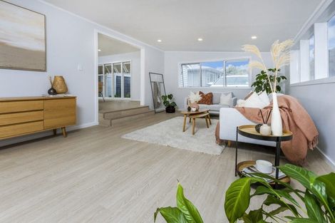 Photo of property in 2/22 Windy Ridge Road, Glenfield, Auckland, 0629