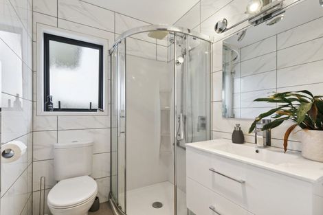 Photo of property in 32 Mervyn Kemp Drive, Tawa, Wellington, 5028