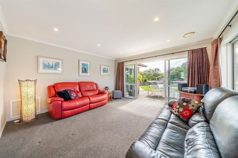 Photo of property in 1 Valley View Way, Timberlea, Upper Hutt, 5018