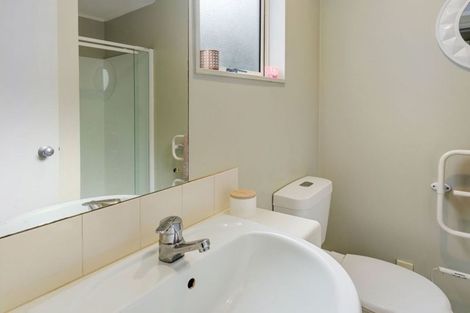 Photo of property in 2b/20 Ian Marwick Place, Birkenhead, Auckland, 0626