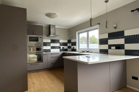 Photo of property in 16 Tracey Terrace, Te Atatu South, Auckland, 0602