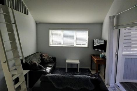 Photo of property in 54e Birkdale Road, Birkdale, Auckland, 0626