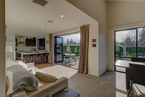 Photo of property in 2 Alpha Close, Wanaka, 9305