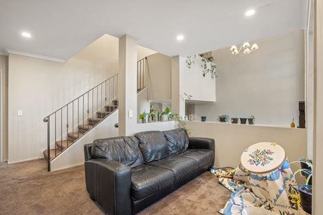Photo of property in 5 Chateau Rise, Flat Bush, Auckland, 2016