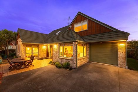Photo of property in 8 Rewarewa Crescent, Waikanae, 5036