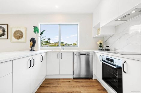 Photo of property in 127 Brian Crescent, Stanmore Bay, Whangaparaoa, 0932
