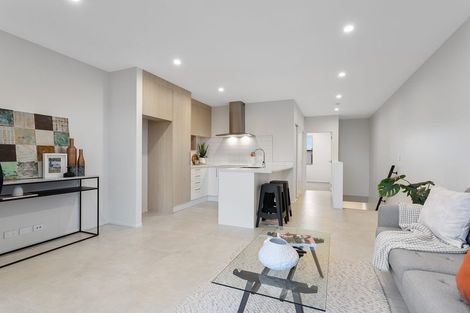 Photo of property in 2 Tara Lane, Manurewa, 2102