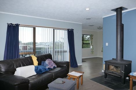 Photo of property in 8 Olive Terrace, Paraparaumu Beach, Paraparaumu, 5032