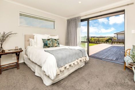 Photo of property in 32 Waitemata Drive, One Tree Point, 0118