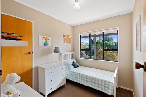 Photo of property in 16 Taihiki Road, Clarks Beach, 2122