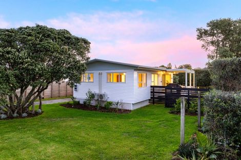 Photo of property in 3 The Southern Isle, Omaha, 0986