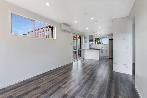 Photo of property in 62 Gallony Avenue, Massey, Auckland, 0614