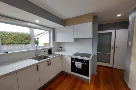 Photo of property in 8 Riversdale Drive, Merrilands, New Plymouth, 4312