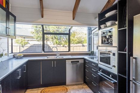 Photo of property in 18 Wood Leigh, Paraparaumu Beach, Paraparaumu, 5032