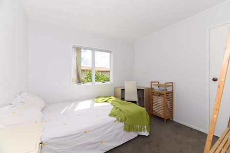 Photo of property in 2/401 East Coast Road, Mairangi Bay, Auckland, 0630
