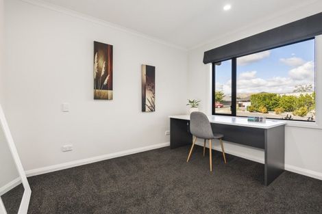 Photo of property in 25 Silicon Way, Fitzherbert, Palmerston North, 4410