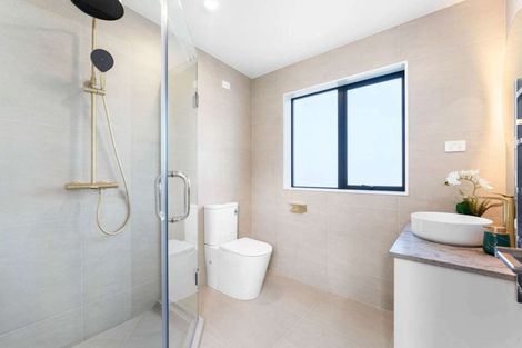 Photo of property in 16 Mcmenamin Place, Fairview Heights, Auckland, 0632