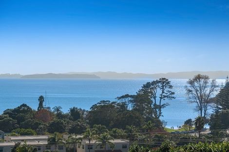 Photo of property in 43 Surf Road, Stanmore Bay, Whangaparaoa, 0932