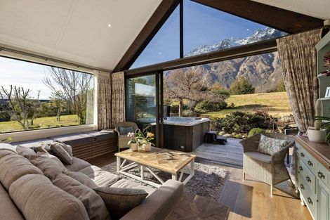 Photo of property in 31 Hackett Road, Jacks Point, Queenstown, 9371