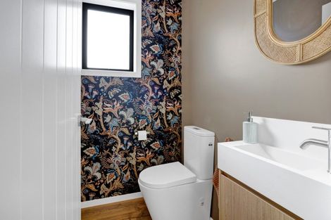 Photo of property in 10 Eliot Street, New Plymouth, 4310