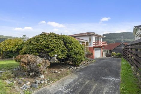 Photo of property in 102 Taylor Terrace, Tawa, Wellington, 5028