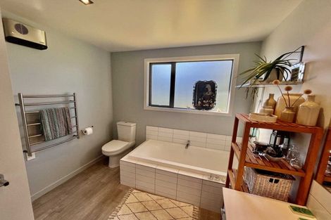 Photo of property in 1 Kakapo Court, Wanaka, 9305