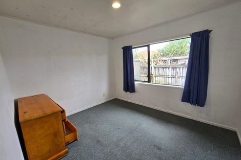 Photo of property in 52 Kelwyn Road, Kelston, Auckland, 0602