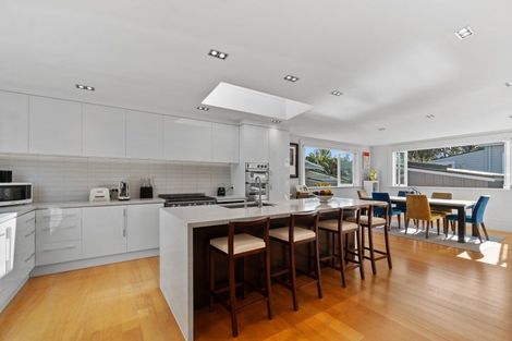 Photo of property in 58 Stanley Point Road, Stanley Point, Auckland, 0624