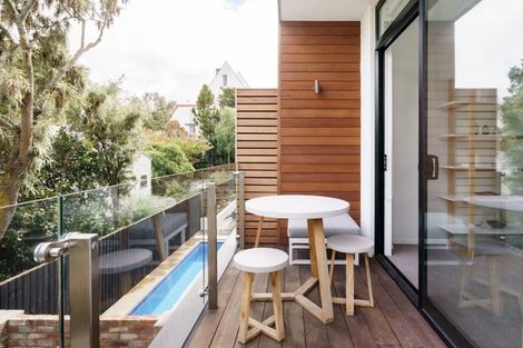 Photo of property in 2/22 Peterborough Street, Christchurch Central, Christchurch, 8013