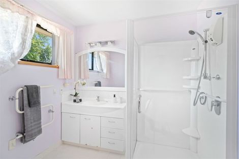 Photo of property in 121 Denise Crescent, Hornby, Christchurch, 8042