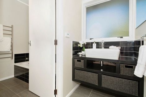 Photo of property in 34 Trentham Road, Papakura, 2110