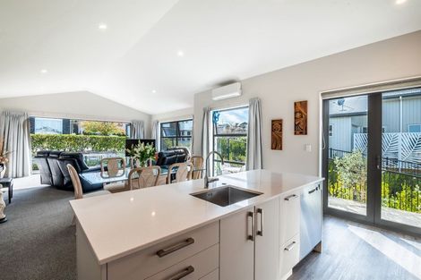 Photo of property in 16 Westerley Place, Long Bay, Auckland, 0630