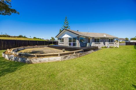 Photo of property in 15 Advocate Place, Randwick Park, Auckland, 2105