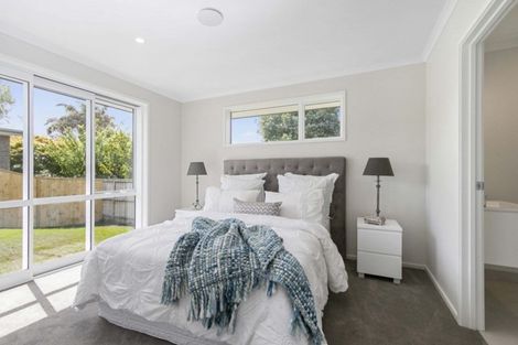 Photo of property in 8 Waituarua Drive, Takanini, 2112