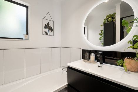 Photo of property in 1/32 Ranginui Road, Welcome Bay, Tauranga, 3112