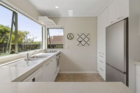 Photo of property in 2/883 East Coast Road, Northcross, Auckland, 0632