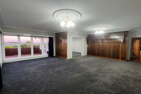 Photo of property in 4301 Great North Road, Glendene, Auckland, 0602