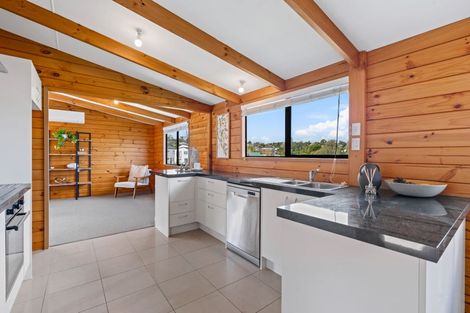 Photo of property in 5 Elizabeth Drive, West Harbour, Auckland, 0618