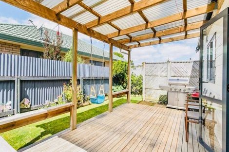 Photo of property in 2 Braeburn Place, Takanini, 2112