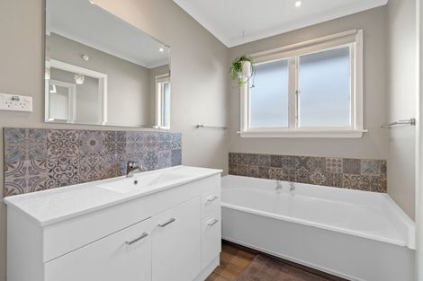 Photo of property in 105 Kennedys Bush Road, Halswell, Christchurch, 8025