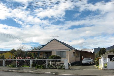 Photo of property in 128 Commercial Street, Takaka, 7110