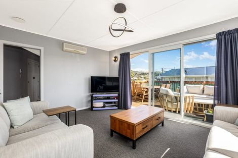 Photo of property in 43 Mark Avenue, Paparangi, Wellington, 6037
