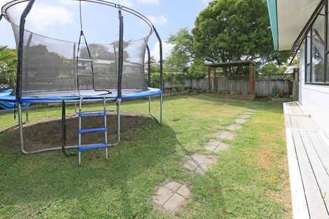 Photo of property in 5 Hueglow Rise, West Harbour, Auckland, 0618
