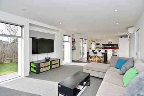 Photo of property in 1 Rue De La Mare, Parklands, Christchurch, 8083