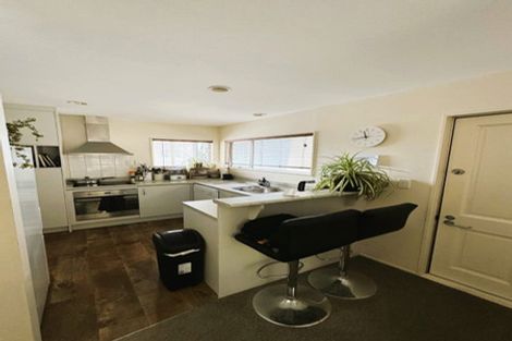 Photo of property in 7/138 Queens Drive, Lyall Bay, Wellington, 6022