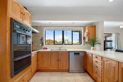 Photo of property in 33 Renoir Street, West Harbour, Auckland, 0618