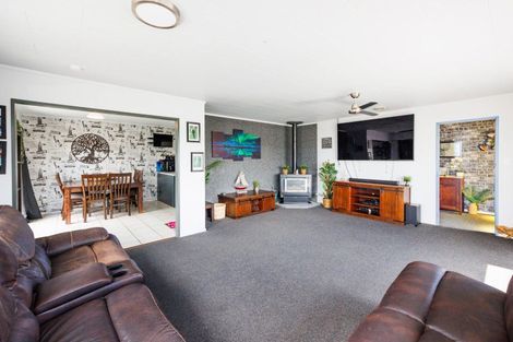 Photo of property in 16 Dunk Place, Milson, Palmerston North, 4414