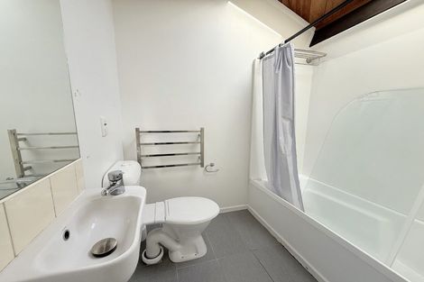 Photo of property in Metro Apartments, 21/220 Thorndon Quay, Pipitea, Wellington, 6011