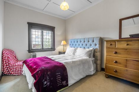 Photo of property in 1 Maungakiekie Avenue, Greenlane, Auckland, 1051