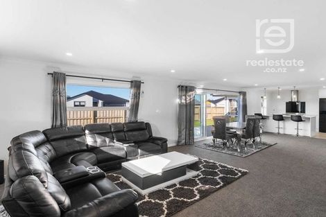 Photo of property in 8 Clonbunny Close, Rolleston, 7614